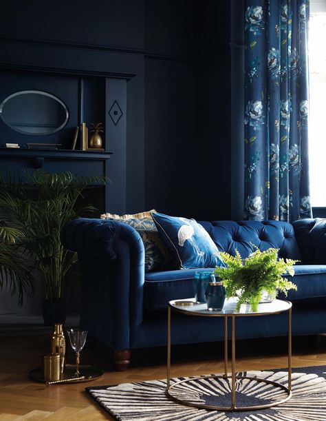 navy blue velvet sofa and navy walls in a living room Blue Velvet Sofa Living Room, Blue Couch Living, Blue Sofa Living, Blue Sofas Living Room, Blue Couch Living Room, Velvet Sofa Living Room, Navy Living Rooms, Navy Blue Living Room, Blue Living Room Decor