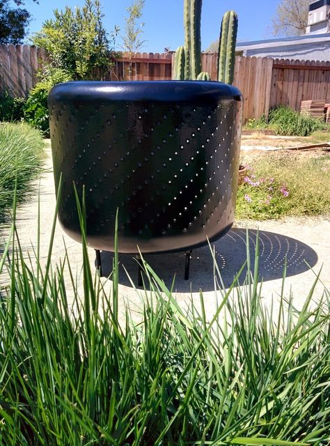 Simple Backyard Design, Fire Pit Ideas Outdoor, Cheap Backyard Landscaping, Diy Fire Pit Ideas, Washer Drum, Old Washing Machine, Landscaping Patio, Washing Machine Drum, Simple Backyard