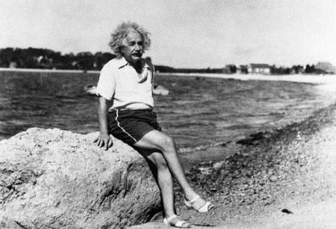 The Story Behind That Classic Photo Of Albert Einstein Sporting Sandals At The Beach - Neatorama Rare Historical Photos, Catherine Deneuve, Celebrity Portraits, Foto Art, White Photo, Rare Photos, Inspirational People, Albert Einstein, Historical Photos