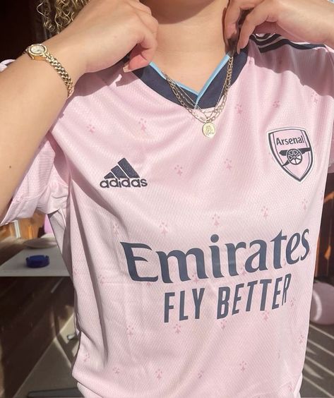 Pink Football Shirt, Arsenal Football Shirt, Arsenal Shirt, Real Madrid Shirt, Pink Football, Football Jersey Shirt, Football Jersey Outfit, Dance Outfits Practice, Retro Football Shirts