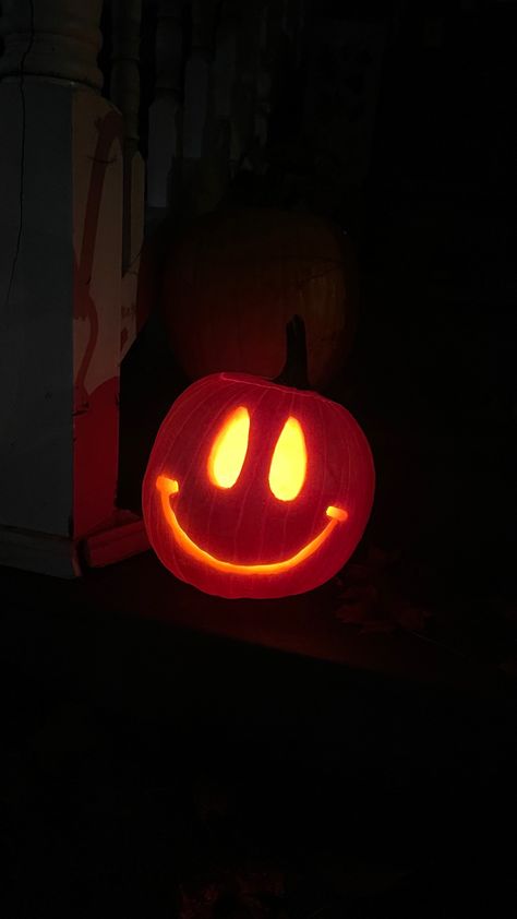 Cute Punkin Carvings, Silly Pumpkin Faces, Pumpkin Face Carving, Halloween Pumpkins Carvings Designs, Cute Pumpkin Faces, Cute Pumpkin Carving, Spirit Of Halloween, Halloween Pumpkin Carving, Pumkin Carving