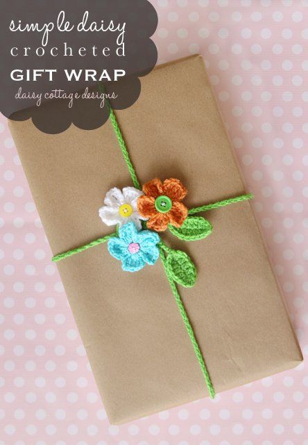 Confection Au Crochet, Crocheted Flowers, Crochet Leaves, Creative Gift Wrapping, Gift Bows, Gift Package, Wrapping Ideas, Crochet Flower Patterns, Crochet Applique