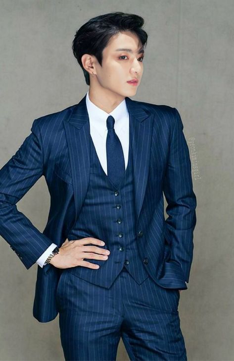 A su...... qué guapo se ve con traje Jungkook Oppa, Asian Man, Park Bo Gum, Jung So Min, 1 September, Jungkook Fanart, Bo Gum, Jungkook Abs, Vogue Korea