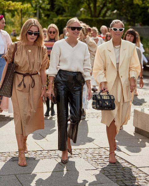 Du weisst nicht, was du vom Mode-Comback der 00er Jahre halten sollst? XL-Shopper sind der Taschen-Trend, der jetzt zurück kommt. Copenhagen Fashion Week Street Style, Leather Trend, Look Office, Diana Fashion, Copenhagen Style, Copenhagen Fashion Week, Looks Street Style, Spring Street Style, Street Style Inspiration