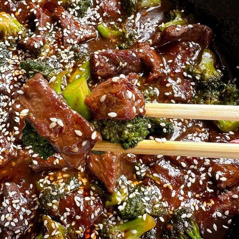 Samantha Montgomery (@sammymontgoms) • Instagram photos and videos One Pan Dishes, Samantha Montgomery, Beef And Broccoli Sauce, Sticky Beef, Low Fat Low Calorie Recipes, Pan Dishes, Dishes To Make, Beef Broccoli, Dinner Rotation