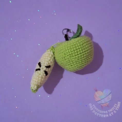 Fruit keychains 🍉🍋🍓🍏 Detalii in privat💌 #fruits #keychains #crochet #crochetersofinstagram #crocheting #handmade #watermelon #lemon #strawberry #greenapple Fruit Keychains, Keychains Crochet, Green Apple, Keychains, Watermelon, Lemon, Fruit, Crochet