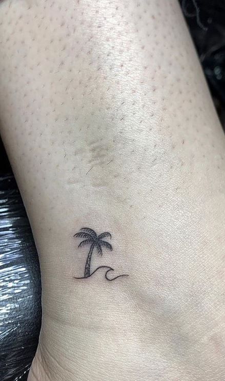 Tattoo To Get On Holiday, Palm Tree Wave Tattoo Ankle, Beach Tree Tattoo, Palm Tree Henna Tattoo, Palm Tree Water Tattoo, Small Tattoo Palm Tree, Tattoo Ideas Female Palm Tree, Best Friend Palm Tree Tattoo, Palm Tree Tattoo On Ankle