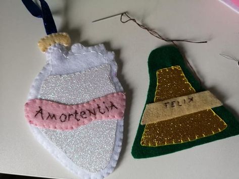 Felt potion bottles (work in progress) for Harry Potter Decoration Harry Potter Decoration, Felix Felicis, Potion Bottles, Harry Potter Decor, Potion Bottle, Work In Progress, Pot Holders, Christmas Stockings, Harry Potter