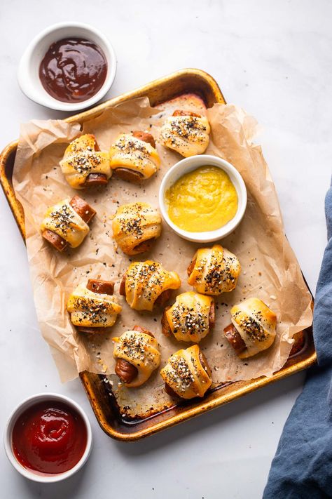 Vegan Pigs in a Blanket Pigs In A Blanket Aesthetic, Healthy Pigs In A Blanket, Vegan Pigs In A Blanket Recipe, Vegetarian Pigs In A Blanket, Vegan Pigs In A Blanket, Pigs Blanket, Hot Dog Crescent Rolls, Litl Smokies Pigs In A Blanket, Kitchen Pop