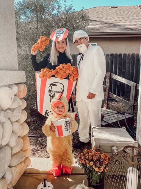 Family Kfc Costume, Kfc Halloween Costume, Kfc Costume, Costume Family, 1st Halloween, Halloween Idea, Costumes Diy, Couples Halloween Outfits, Halloween Family