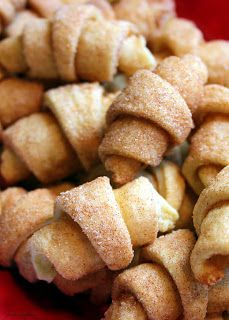 Ukrainian Dessert Recipes, Christmas Dainties, Ukrainian Cookies, Ukrainian Desserts, Cinnamon Crescents, Ukrainian Food, Ukrainian Christmas, Cinnamon Twists, Ukrainian Recipes