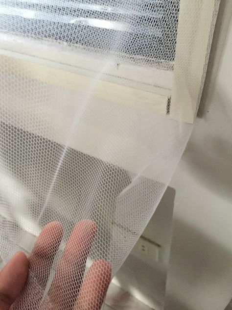 DIY detachable window mosquito net Diy Mosquito Net, Mosquito Net Door, Mosquito Net Diy, Net Door, Mosquito Screen, Door Diy, Diy Cans, Green Home, Mosquito Net