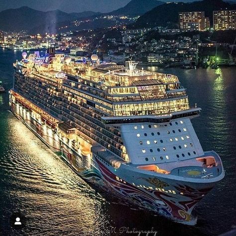 Norwegian Escape, Outdoor Movie Theater, Princess Cruise Lines, Nagasaki Japan, Cruise Pictures, Sea Storm, Luxury Cruise Ship, Super Yacht, Cruise Liner