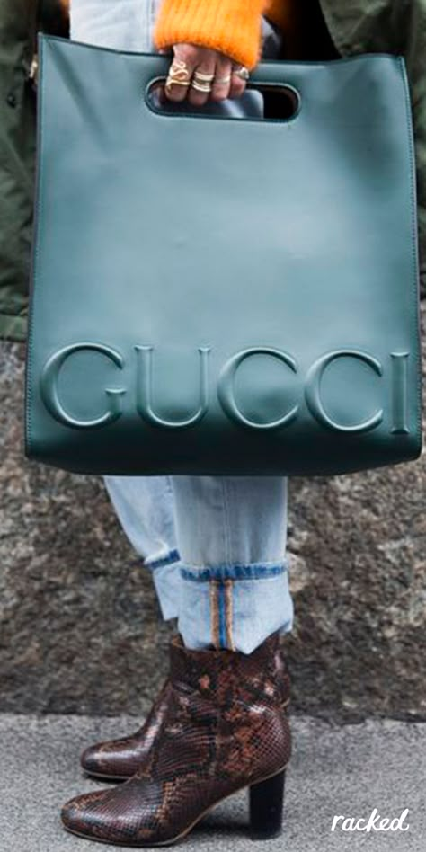 Green Gucci, Hot Handbags, Snakeskin Boots, Gucci Tote Bag, Gucci Tote, Perfect Handbag, Luxury Purses, Best Bags, Bags And Accessories