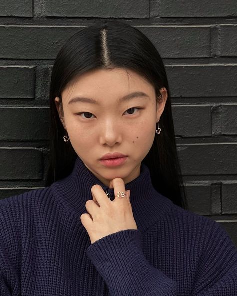 yoon young bae Bae Yoon Young Model, Yoonyoung Bae, Mulan Bae, Yoon Young Bae, Asian Models Female, Plain Water, Human Bean, Pixie Hollow, Girl Thinking