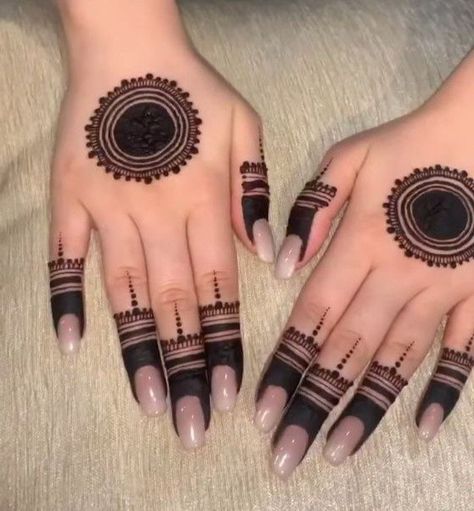 Simple Mehendi Designs, Henna Hand, Henna Tattoo Designs Hand, Simple Henna Tattoo, Design Henna, Mehndi Designs For Kids, Very Simple Mehndi Designs, Simple Mehndi Designs Fingers, Henna Tattoo Designs Simple