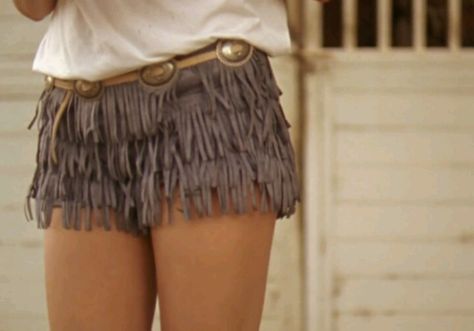 Fringe shorts Fringe Shorts Outfit, Fringe Clothes, Fringe Outfits, Fringe Clothing, Fringe Shorts, Tassel Shorts, Stockholm Fashion, Mini Shorts, Photo Styling