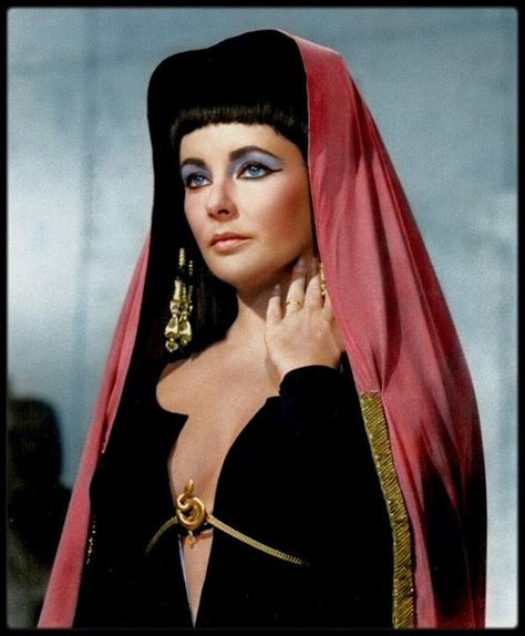 Elizabeth Taylor Cleopatra, Queen Cleopatra, Scarlett O'hara, Violet Eyes, Actrices Hollywood, Norma Jeane, Elizabeth Taylor, Golden Age Of Hollywood, Hollywood Glamour