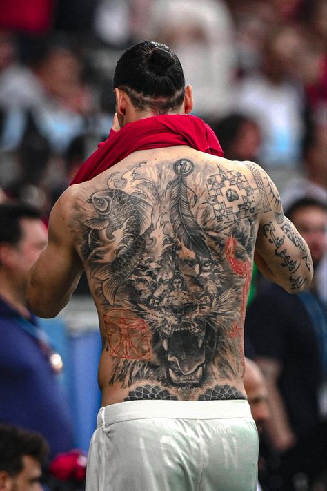 Ibrahimovic Tattoo, Soccer Tattoos, Backpiece Tattoo, Geometric Sleeve Tattoo, Girl Arm Tattoos, Sak Yant Tattoo, Lion Head Tattoos, Scary Tattoos