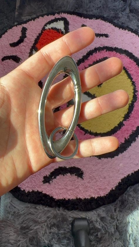 Cool Carabiner, Carabiner Keychain Aesthetic, Key Chains Aesthetic, Cyberpunk Y2k, Key Carabiner, Keychain Aesthetic, Jewelry Minimal, Grunge Accessories, Carabiner Keychain