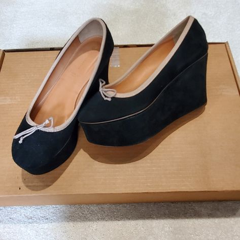 New Anthropologie By Leifsdottir 3 Inch Platform Black Heels With Tan Trim Soles Show A Little Wear From Trying On, But Were Never Worn Size 6 Retailed $248 Shoes With A Small Heel, Everyday Shoes Womens, 2009 Shoes, Early 2000s Shoes, Dainty Shoes, 2000s Shoes, Black Wedding Shoes, Muses Shoes, Everyday Heels