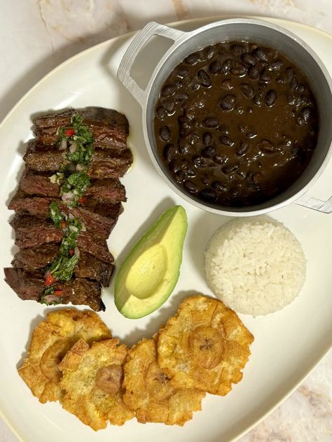 Churrasco Skirt Steak Recipe (with Chimichurri Sauce) Carne Asada Chimichurri, Puerto Rican Skirt Steak Recipes, Latin Steak Recipes, Churrasco Steak Recipe Puerto Rico, Skirt Meat Recipes, Skirt Steak With Chimichurri Sauce, Spanish Steak Recipes, Hispanic Dinner Ideas, Dominican Steak