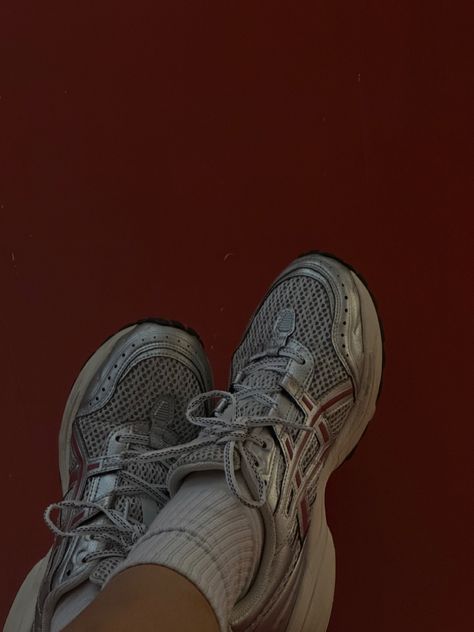 Asics Silver Sneakers, Silver Asics, Asics Gel 1130, Street Beat, Asics Sneakers, Silver Sneakers, Streetwear Sneakers, Shoe Inspo, Silver Shoes