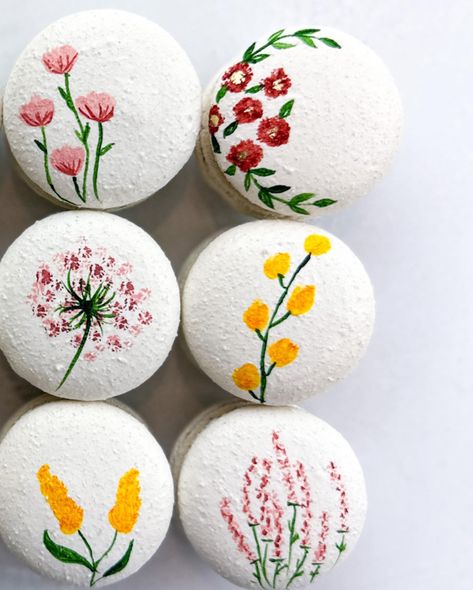 Another peek at the floral set I did recently 💐 #macarons #macaronstime #glutenfree #frenchmacarons #macaronshells #macaronart #bakingtherapy #bakingvideos #macaronstagram #macaronvideo #macaronlove #meringue #bakingfun #womanowned #sweetcuisines #foodart #pastryporn #instapastry #foodblogfeed #bakingreels #reelfun #trendingaudio French Macarons Recipe, Baking Videos, Macaron Recipe, French Macarons, Macarons, Food Art, Food Hacks, Food Blog, Floral