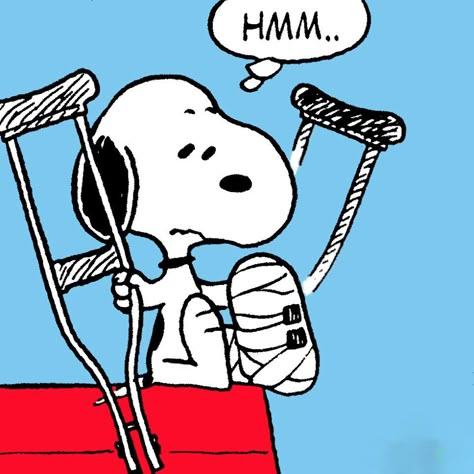 Aries say: "I can probably still participate in the marathon, right?!?" Sick Snoopy, Broken Foot Humor, Fractured Art, Peanut Pictures, Woodstock Snoopy, Broken Foot, Broken Ankle, Snoopy Cartoon, Snoopy Images