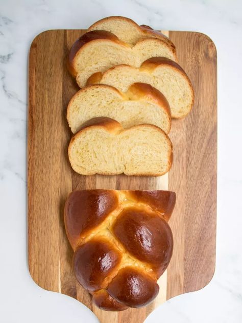 Challah Recipe Challah Bread Recipe, Jewish Bread, Round Challah, Challah Recipe, Challah Bread Recipes, Pastry Cook, Protein Bread, Braided Bread, Challah Bread