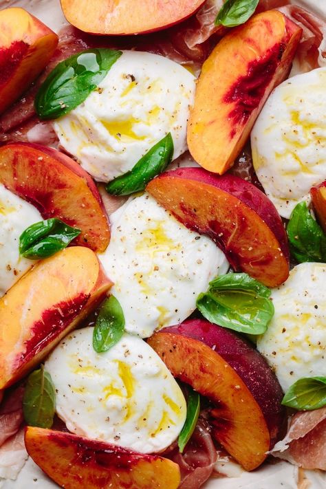 Burrata Nectarine Salad, Nectarine Mozzarella Salad, Prosciutto Appetizer, Nectarine Salad, Prosciutto Salad, Nectarine Recipes, Tomato Mozzarella Salad, Caprese Recipes, Italian Lunch