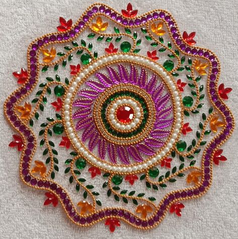 Stone Rangoli Designs, Ohp Sheet Rangoli, Kundan Rangoli Designs, Hanging Decorations Diy, Diya Stand, Kundan Rangoli, Peacock Crafts, Thali Decoration, Dot Rangoli