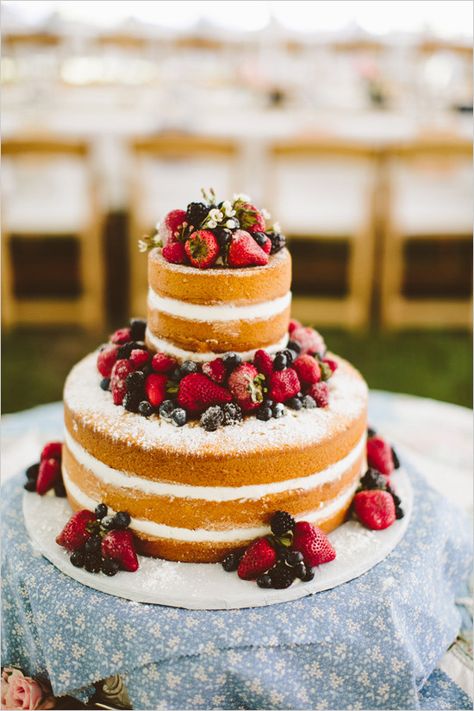 naked wedding cake @weddingchicks Bare Cake Wedding, Bare Cake, Vintage Pasta, Vintage Bridesmaid Dresses, Simple Bridesmaid Dresses, Naked Cakes, Vintage Wedding Theme, Fall Cakes, Fall Wedding Cakes