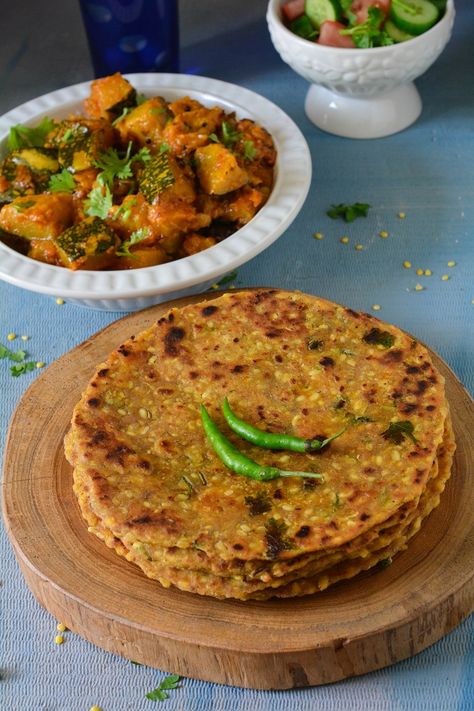 Curd Rice Recipe, Methi Thepla, Chapati Recipes, Rajasthani Food, Tiffin Recipe, Yellow Lentils, Flat Breads, Paratha Recipes, Indian Bread