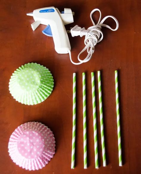 Brownie Crafts, Diy Tissue Paper Flowers, Tissue Paper Flowers Easy, Spring Paper Flowers, Paper Flowers Tutorial, Coffee Filter Flowers Diy, Paper Flowers Easy, Cupcake Liner Crafts, Cupcake Liner Flowers