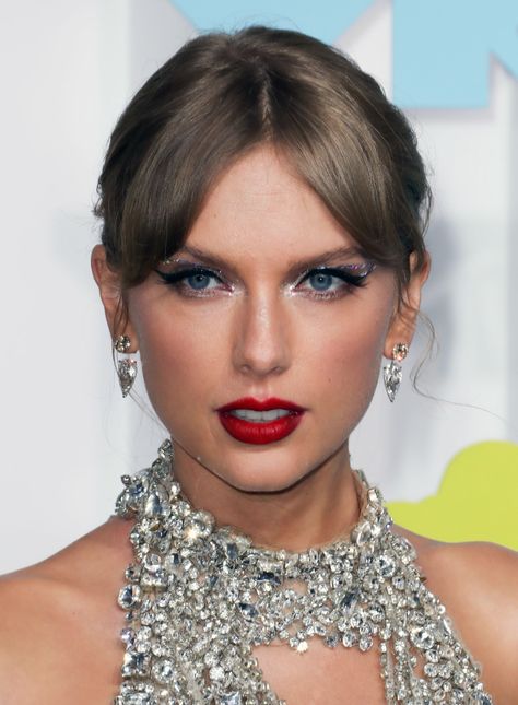 Vmas Dress, Taylor Swift Vma, Taylor Swift Makeup, Lorraine Schwartz, Vmas Red Carpet, Taylor Swift Web, Elizabeth Gillies, Logan Lerman, Swift Photo