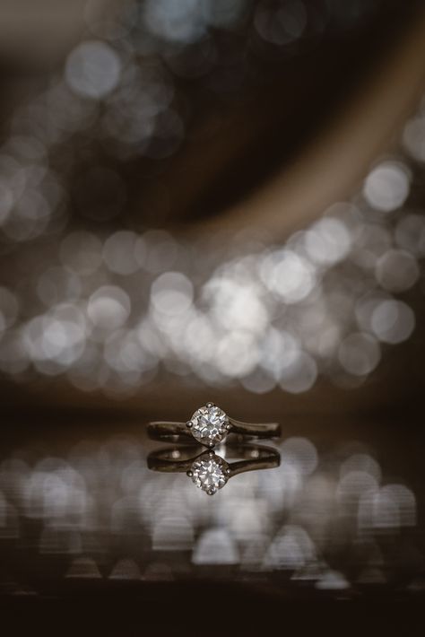 Engagement Ring Photoshoot Ideas, Ring Photoshoot Ideas, Engagement Ring Photoshoot, Ring Photoshoot, Engagement Ring Photography, Unique Diamond Wedding Rings, Gold Band Engagement Rings, Contemporary Wedding Photography, Wedding Ring Photography