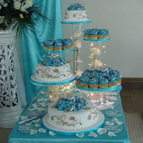 Cyan Wedding, Quinceañera Cakes, 15 Cakes, Cupcake Mug, Pineapple Filling, Quince Cakes, Quince Cake, Acrylic Cake Stands, Cake Stand Set