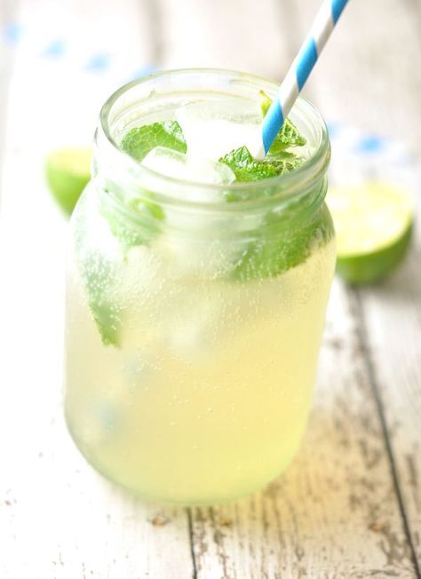 Ginger and Lemongrass Fizz - sweetened with honey and so much healthier than soda! www.caseyjade.com #sugarfree #ginger #healthy Lemongrass Lemonade, Lemongrass Recipes, Energy Booster, Water Benefits, Healthy Drinks Recipes, Alkaline Water, Mineral Water, Lemon Water, Natural Energy