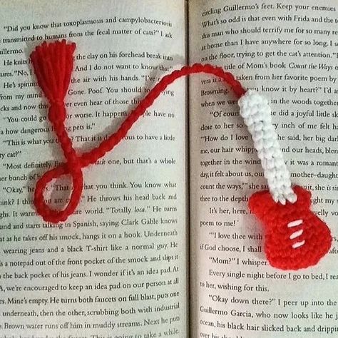 Perfect for music and books lover. Instagram @_furple_ Crochet Gifts For Music Lovers, Music Crochet Patterns Free, Guitar Crochet, Guitar Bookmark, Crochet Guitar, Music Crochet, Crochet Music, Spring Crochet, Books Lover