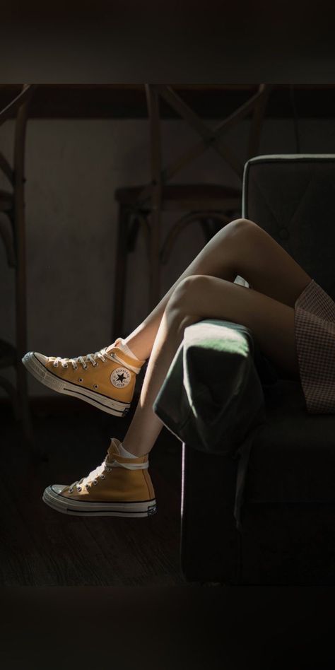 Yellow Converse Outfit, Combat Boots Aesthetic, Converse Photography, Newsies 1992, Cool Converse, Yellow Converse, Chuck Taylor Shoes, Summer Picture Poses, Cool Sneakers