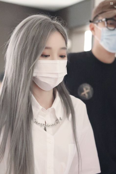 Grey Hair Korean, Silver Ash Hair, Ash Blonde Hair Color, Hidden Hair Color, Hair Asian, Hair Color Asian, Ash Blonde Hair Colour, Grey White Hair, Silver Blonde Hair