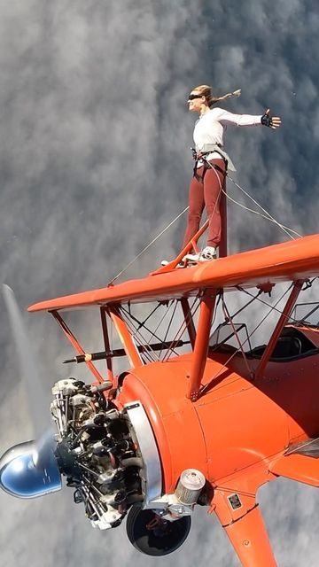 bri pichardo on Instagram: "Been loving this trend and using it as an excuse to post about my Wing Walking in Sequim Washington again 😜🤘🏻 —Mason Wing Walking Academy is the only place in the WORLD that teaches you to climb on the plane in the air. There’s other places (one in the UK) that does “wing rides” but I promise you it’s not the same cause you start strapped in! They train you in one day on the ground and it costs about $1,000 for the top and side wing. #adrenalinejunkie #bucketlistad Bucklist Ideas, Wing Walking, Sequim Washington, Action Board, On The Plane, Dollar Bills, Board Inspiration, I Promise You, I Promise