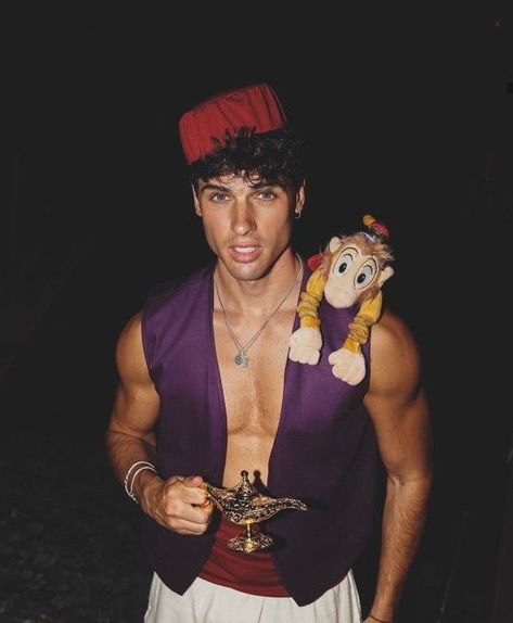 Gay Halloween Costumes, Gay Costume, Aladdin Costume, Classic Halloween Costumes, Hot Halloween Outfits, Holloween Costume, Cute Couple Halloween Costumes, Halloween Party Outfits, Halloween Men