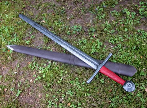 Larp foam sword by BloodworxSander on deviantART Cosplay Swords Diy, Foam Swords, Elven Longsword, Larp Swords Foam, Fantasy Broadsword, Alice Cosplay, Legendary Pictures, D D Items, Larp Costume