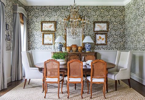 Designer Q&A: Ashley Gilbreath - Southern Home Magazine Wall Papered Dining Room Ideas, Studio Mc Gee Dining Room, Dining Room Timeless, Traditional Dining Room Wallpaper, Carmel Homes, Southern Dining Room, Cottage Style Dining Room, Ashley Gilbreath Interiors, Decor Home Bathroom