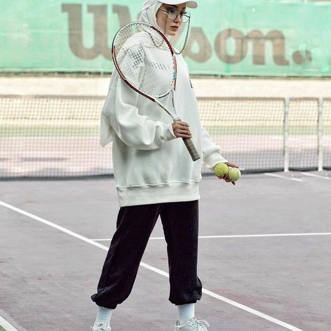 Hijabi Sports Outfit, Hijab Gym Outfit, Hijab Sport Outfit, Modest Workout Clothes, Modest Workout, Runners Outfit, Sporty Chic Outfits, Sports Hijab, Modest Hijab