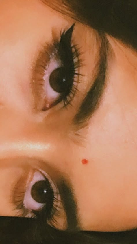 Earrings Drawing, Easy Photography Ideas, Simple Saree Designs, Eye Pictures, Self Photography, Desi Love, Studio Photography Poses, Photos Of Eyes, Pretty Bike