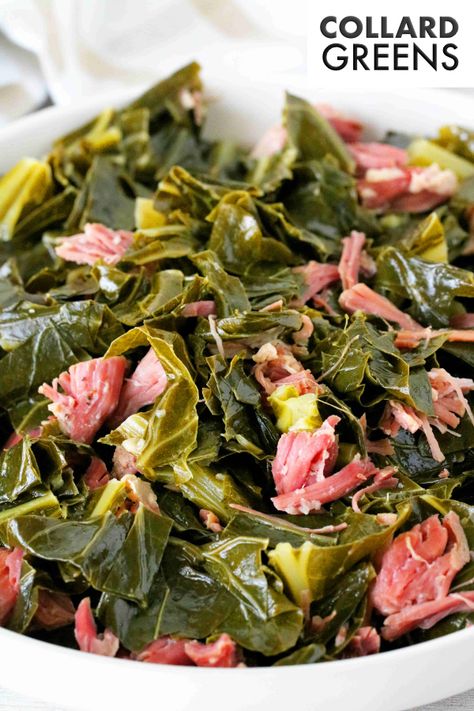 How to cook the best Southern Collard Greens with a simple mix of spices, smoked ham hock, brown sugar, and butter! First, make the broth, then add the greens and slowly simmer until the greens are rich with flavor, buttery soft and silky in texture. The perfect comfort food side dish! Collard Greens Recipe Soul Food, Collard Greens With Bacon, Greens Recipe Soul Food, Darius Cooks, Southern Style Collard Greens, Southern Foods, Southern Collard Greens, Smoked Turkey Legs, Walking Taco