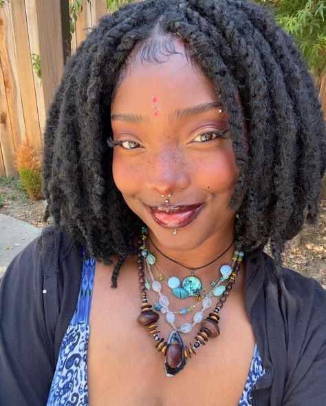 Boho Braids Aesthetic, Models With Locs, Earthy Locs, 4c Hair Accessories, Locs With Accessories, Two Tone Locs, Locs Aesthetic, Fairy Locs, Cool Looking People